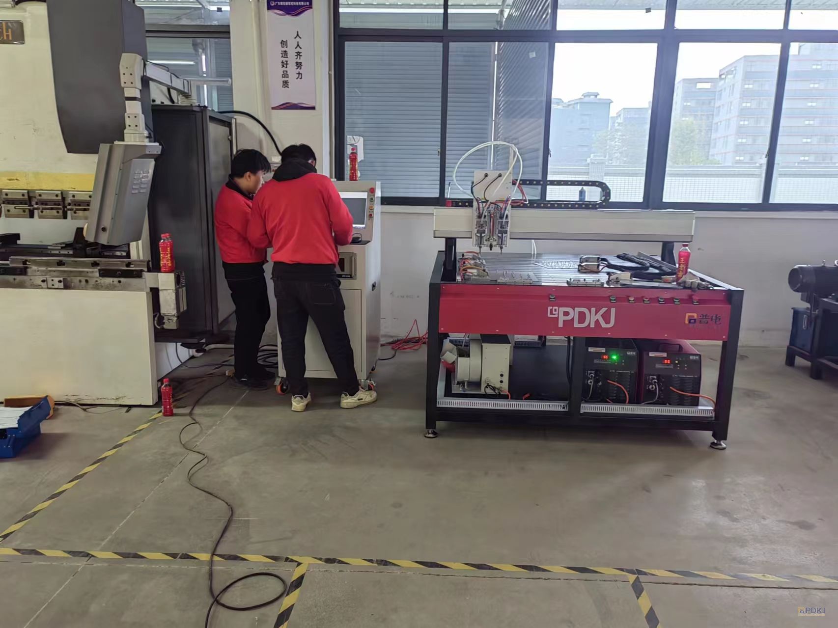 مناسبة لحام مسمار CNC