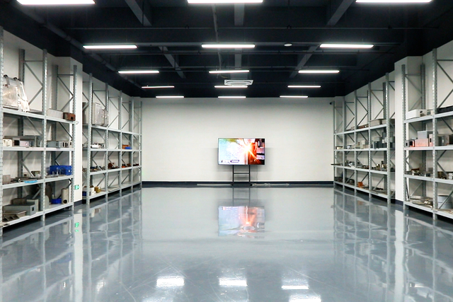 قاعة عرض نماذج اللحام
